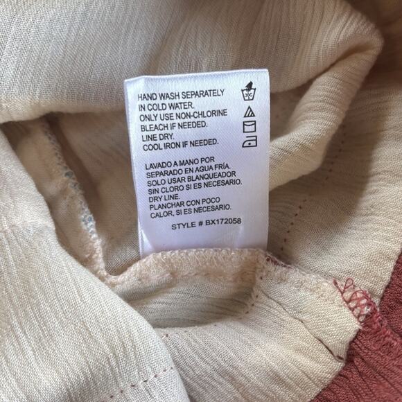 Elegant Floral Embroidered Maxi Dress - Picture 9 of 10